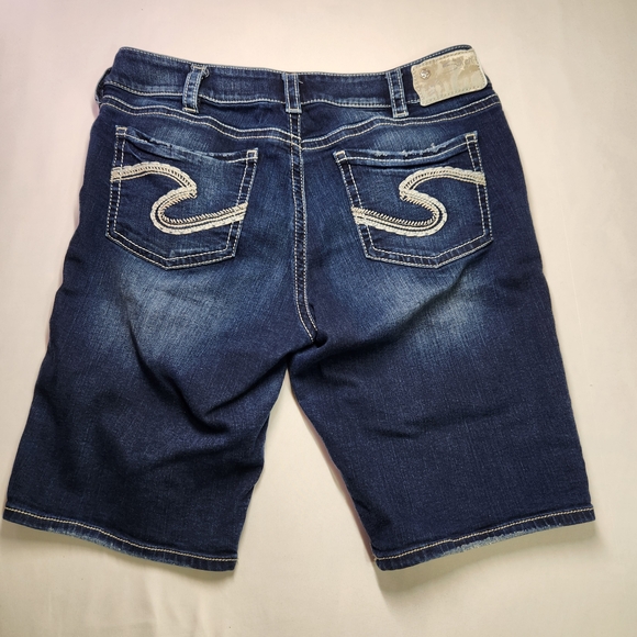 ⭐Silver Jeans Co. Suki Mid Rise Bermuda Shorts – W33 – Dark Wash Curvy Fit Denim - Picture 4 of 8